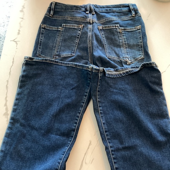 Good American:GOOD LEGS FLARE JEANS- Size 8/29 - Picture 3 of 6
